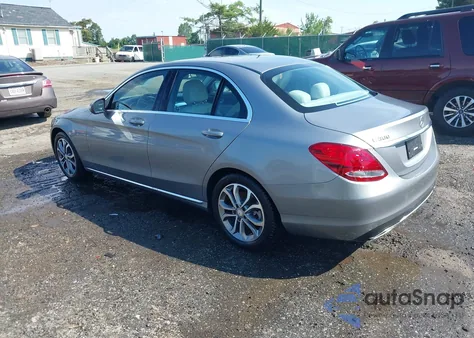 2016 Mercedes-Benz C 300 z USA, uszkodzony, nr VIN 55SWF4JB7GU162041